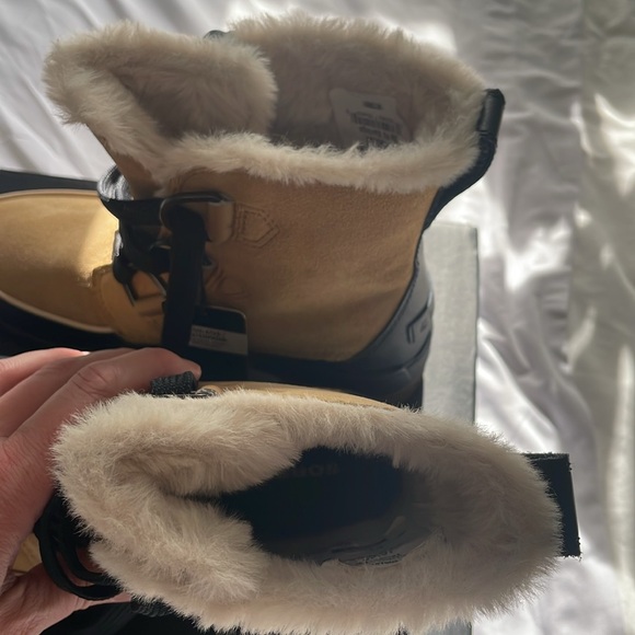 NWT Sorel Tivoli Boots - Picture 2 of 4